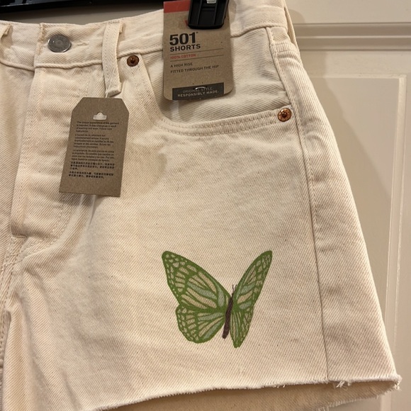 Levi’s ladies shorts - Picture 3 of 9